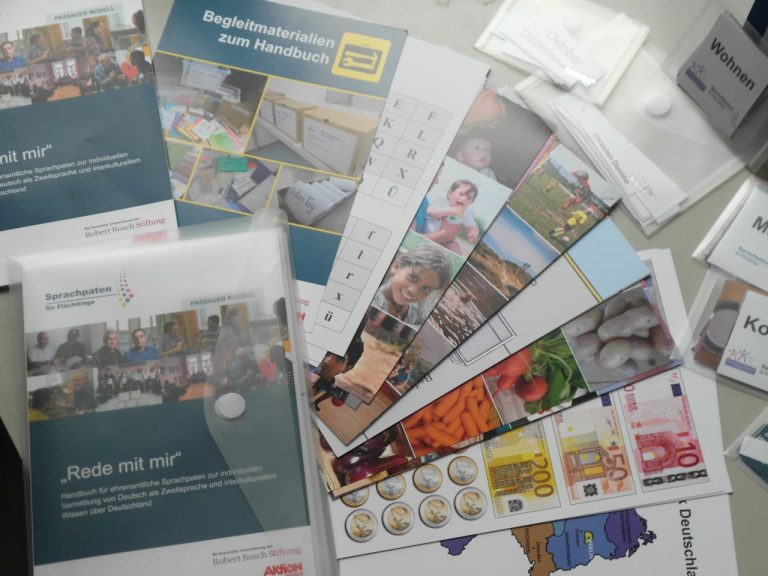 Handbuch und Begleitmaterialien „Rede mit mir“ für ehrenamtliche Sprachpaten